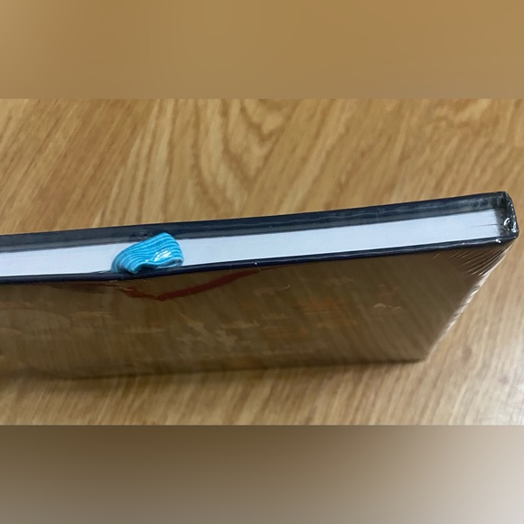 Walt Disney World Parks Icons Mickey & Friends Official Autograph Book Sealed - Picture 3 of 4